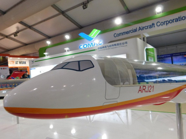Commercial Aircraft Corporation of China, or Comac, displays a model of its ARJ21 passenger aircraft at the Farnborough International Airshow in Britain, July 12, 2016. (Photo by Angus McNeice/China Daily) Commercial Aircraft Corporation of China, or Comac, displays a model of its ARJ21 passenger aircraft at the Farnborough International Airshow in Britain, July 12, 2016. (Photo by Angus McNeice/China Daily)