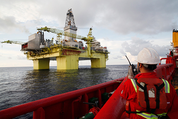 China National Offshore Oil Corporation's drilling platform in the South China Sea. (Photo/China News Service) China National Offshore Oil Corporation's drilling platform in the South China Sea. (Photo/China News Service)