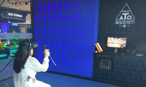A woman tries out Buy+, Alibaba's virtual shopping experience, at a tech event in Shanghai on Friday. (Photo: Zhang Ye/GT) A woman tries out Buy+, Alibaba's virtual shopping experience, at a tech event in Shanghai on Friday. (Photo: Zhang Ye/GT)