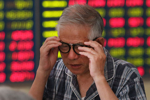 An investor checks stock prices at a securities brokerage in Nantong, Jiangsu province. (Photo/China Daily) An investor checks stock prices at a securities brokerage in Nantong, Jiangsu province. (Photo/China Daily)