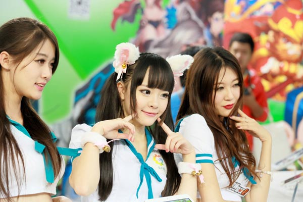 Girls promote games by Shanghai Giant Network Technology Co at an industry expo held in Beijing. (PROVIDED TO CHINA DAILY) Girls promote games by Shanghai Giant Network Technology Co at an industry expo held in Beijing. (PROVIDED TO CHINA DAILY)