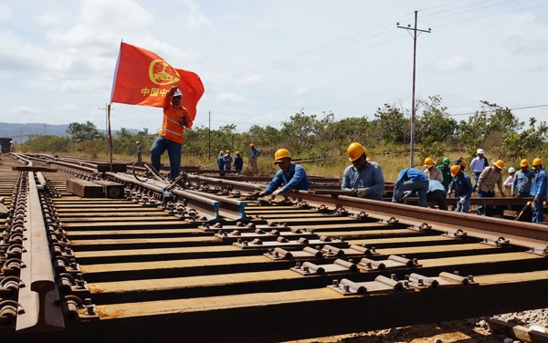CREC workers building a railway in Venezuela. (PROVIDED TO CHINA DAILY) CREC workers building a railway in Venezuela. (PROVIDED TO CHINA DAILY)