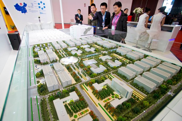 A stall of China Telecom's cloud computing base in the Inner Mongolia autonomous region at an expo in Beijing, March 4, 2014. (PROVIDED TO CHINA DAILY) A stall of China Telecom's cloud computing base in the Inner Mongolia autonomous region at an expo in Beijing, March 4, 2014. (PROVIDED TO CHINA DAILY)