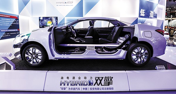 GAC Toyota displays the powertrain system for petrol-electric hybrid cars Camry and Levin at the Beijing auto show in April. Zhang Haiyan / For China Daily GAC Toyota displays the powertrain system for petrol-electric hybrid cars Camry and Levin at the Beijing auto show in April. Zhang Haiyan / For China Daily
