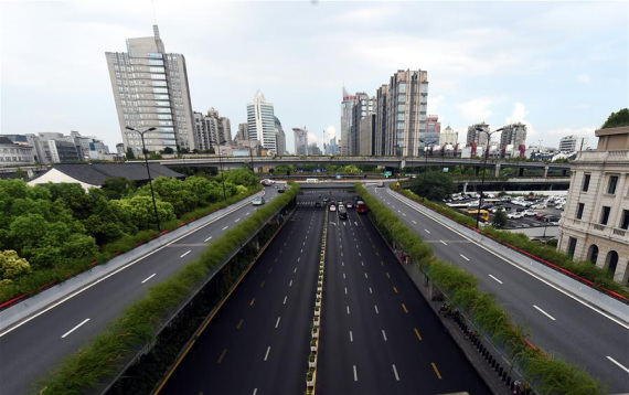 Photo taken on Aug. 22, 2016 shows the West Lake Road in Hangzhou, capital of east China's Zhejiang Province. (Photo: Xinhua/Wang Dingchang) Photo taken on Aug. 22, 2016 shows the West Lake Road in Hangzhou, capital of east China's Zhejiang Province. (Photo: Xinhua/Wang Dingchang)