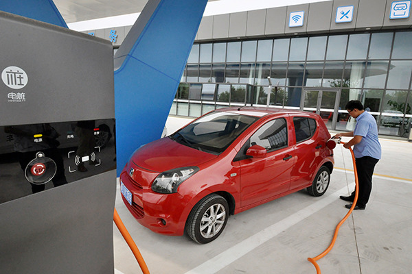 A man charges his new energy vehicle in Rizhao, Shandong province. The sector sees rapid growth in China. (Photo/China Daily) A man charges his new energy vehicle in Rizhao, Shandong province. The sector sees rapid growth in China. (Photo/China Daily)