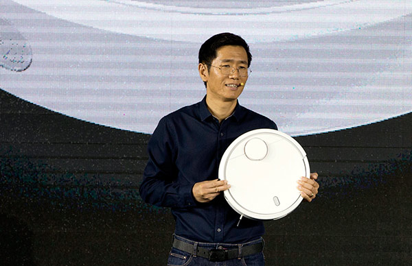 Vice-President of Xiaomi Corp Liu De at the release of the company's smart vacuum cleaner on August 31,2016 in Beijing. (Photo/China Daily) Vice-President of Xiaomi Corp Liu De at the release of the company's smart vacuum cleaner on August 31,2016 in Beijing. (Photo/China Daily)