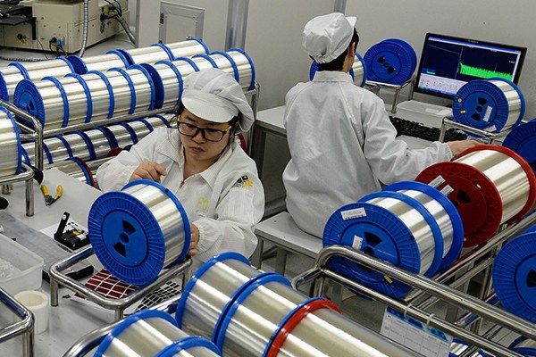 Workers inspect products at a workshop of Hengtong Group Co Ltd, a Jiangsu-based company. (Photo/Xinhua) Workers inspect products at a workshop of Hengtong Group Co Ltd, a Jiangsu-based company. (Photo/Xinhua)