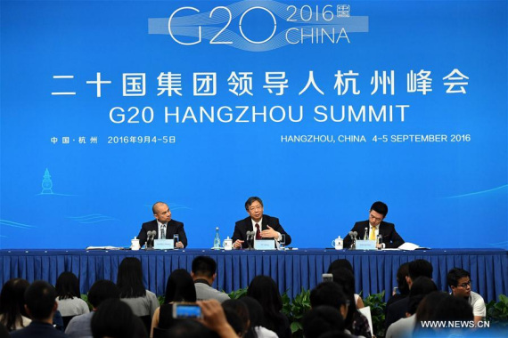 Yi Gang (C), vice governor of the People's Bank of China, attends a press conference of the Chinese delegation in Hangzhou, capital of east China's Zhejiang Province, Sept. 1, 2016. (Photo: Xinhua/Li He)