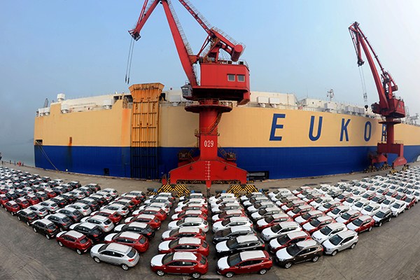 Rows of Chinese automobiles are lined up in Lianyungang Port, Jiangsu province, in January,2016 waiting to be shipped to Brazil. (Photo/China Daily) Rows of Chinese automobiles are lined up in Lianyungang Port, Jiangsu province, in January,2016 waiting to be shipped to Brazil. (Photo/China Daily)