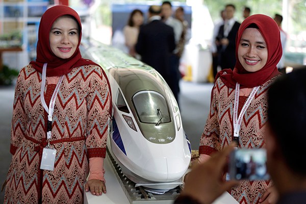 Two Indonesian women pose for a photo in front of a model of China's high-speed train in Walini, West Java province, on Jan 21, 2016 to mark the launch of the Jakarta-Bandung high-speed railway project. (Photo/Xinhua) Two Indonesian women pose for a photo in front of a model of China's high-speed train in Walini, West Java province, on Jan 21, 2016 to mark the launch of the Jakarta-Bandung high-speed railway project. (Photo/Xinhua)
