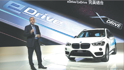 Jochen Goller, senior vice-president of sales and marketing at BMW Brilliance Automotive Ltd, unveils the all-new BMW X1 Plug-in Hybrid in Chengdu on Sept 2, 2016. (Photo provided to China Daily) Jochen Goller, senior vice-president of sales and marketing at BMW Brilliance Automotive Ltd, unveils the all-new BMW X1 Plug-in Hybrid in Chengdu on Sept 2, 2016. (Photo provided to China Daily)