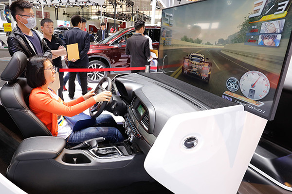 A woman plays virtual games in a car manufactured by GAC Motor Ltd during an auto expo in Beijing. (Photo/China Daily) A woman plays virtual games in a car manufactured by GAC Motor Ltd during an auto expo in Beijing. (Photo/China Daily)