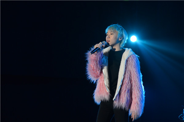 Chinese singer Dou Jingtong in performance organized by QQ Music. (Photo provided to China Daily) Chinese singer Dou Jingtong in performance organized by QQ Music. (Photo provided to China Daily)