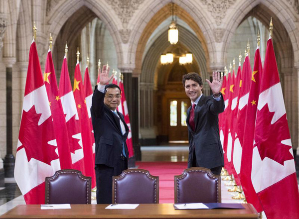 Chinese Premier Li Keqiang (L) his Canadian counterpart Justin Trudeau wave to the media after the signing ceremony of a series of bilateral cooperation documents in Ottawa September 21, 2016. (Photo/Xinhua) Chinese Premier Li Keqiang (L) his Canadian counterpart Justin Trudeau wave to the media after the signing ceremony of a series of bilateral cooperation documents in Ottawa September 21, 2016. (Photo/Xinhua)