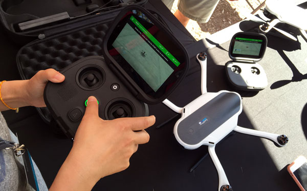 Karma's remote provides a video tutorial that simulates the conditions of flying the drone. (Liu Zheng/chinadaily.com.cn) Karma's remote provides a video tutorial that simulates the conditions of flying the drone. (Liu Zheng/chinadaily.com.cn)