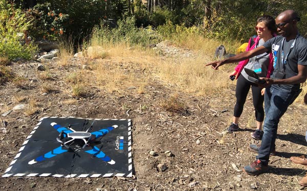 Staff member of GoPro demonstrates Karma to press after the company's products launch event held on September 19, 2016 in Squaw Valley, California. (Liu Zheng/chinadaily.com.cn) Staff member of GoPro demonstrates Karma to press after the company's products launch event held on September 19, 2016 in Squaw Valley, California. (Liu Zheng/chinadaily.com.cn)
