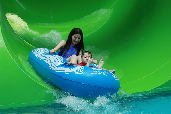Tourists at the newly opened Hefei Wanda City. (Photo provided to China Daily) Tourists at the newly opened Hefei Wanda City. (Photo provided to China Daily)