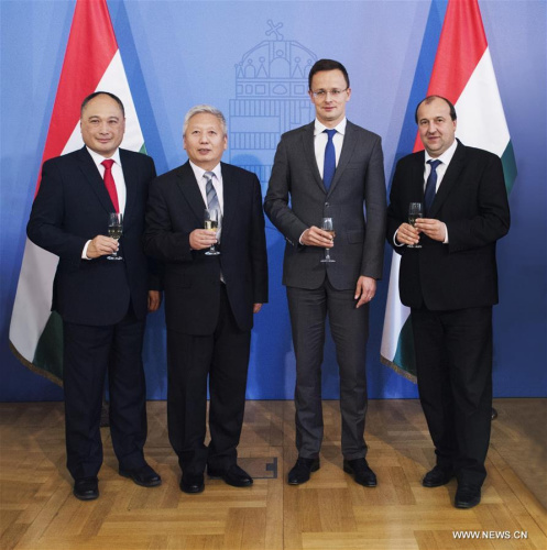 (From L to R) BYD Europe's managing director, Isbrand Ho, China's ambassador to Hungary Duan Jielong, Hungarian Minister of Foreign Affairs and Trade Peter Szijjarto and Mayor of Komarom, Attila Molnar attend a press conference in Budapest, Hungary, on Oct. 10, 2016. (Photo: Xinhua/Marton Kovacs) (From L to R) BYD Europe's managing director, Isbrand Ho, China's ambassador to Hungary Duan Jielong, Hungarian Minister of Foreign Affairs and Trade Peter Szijjarto and Mayor of Komarom, Attila Molnar attend a press conference in Budapest, Hungary, on Oct. 10, 2016. (Photo: Xinhua/Marton Kovacs)