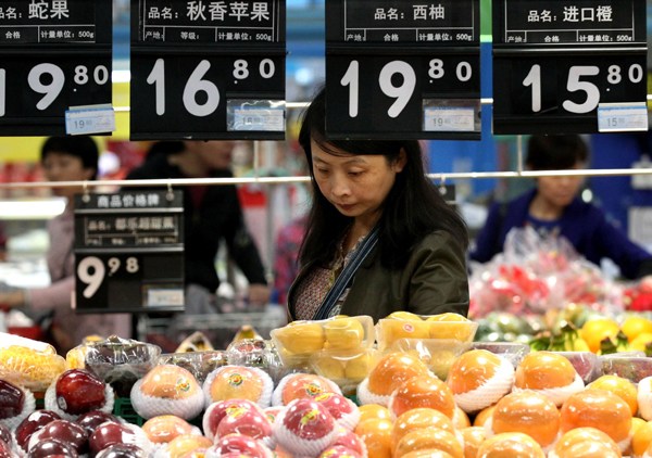 Rising food prices in China pushed consumer inflation to a higher-than-expected 1.9 percent in September. Last month, food prices rose by 3.2 percent year-on-year. Zhu Xingxin / China Daily Rising food prices in China pushed consumer inflation to a higher-than-expected 1.9 percent in September. Last month, food prices rose by 3.2 percent year-on-year. Zhu Xingxin / China Daily