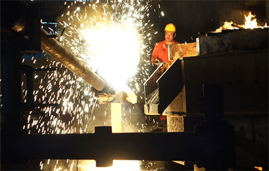 Workers at a steel factory in Dalian, Liaoning province. (Photo/China Daily) Workers at a steel factory in Dalian, Liaoning province. (Photo/China Daily)