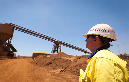 A mineworker looks at a train loader at the Rio Tinto West Angelas iron ore mine in the Pilbara, northwest of Perth, Australia. (Photo provided to China Daily) A mineworker looks at a train loader at the Rio Tinto West Angelas iron ore mine in the Pilbara, northwest of Perth, Australia. (Photo provided to China Daily)
