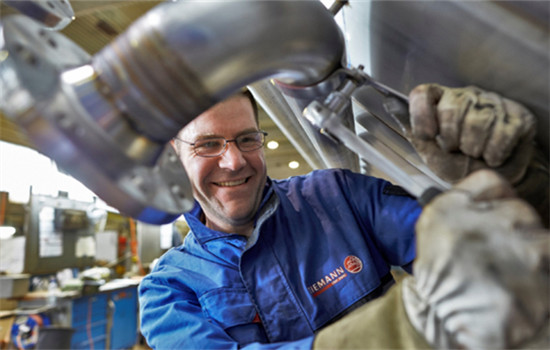 An employee of Ziemann International GmbH, a subsidiary of CIMC ENRIC, adjusts equipment at a beer brewing project in Mexico. (Photo provided to China Daily) An employee of Ziemann International GmbH, a subsidiary of CIMC ENRIC, adjusts equipment at a beer brewing project in Mexico. (Photo provided to China Daily)