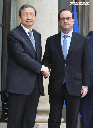 Visiting Chinese Vice Premier Ma Kai (L), who is in Paris for the fourth China-France High Level Economic and Financial Dialogue, meets with French President Francois Hollande in Paris, capital of France, Nov. 14, 2016. (Photo: Xinhua/Li Genxing) Visiting Chinese Vice Premier Ma Kai (L), who is in Paris for the fourth China-France High Level Economic and Financial Dialogue, meets with French President Francois Hollande in Paris, capital of France, Nov. 14, 2016. (Photo: Xinhua/Li Genxing)