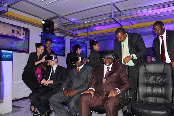 Namibian President Hage Geingob (first right in front row) and other guests try out VR equipment under 4.5G network by Huawei in Windhoek, Namibia, in April. (Photo/Xinha) Namibian President Hage Geingob (first right in front row) and other guests try out VR equipment under 4.5G network by Huawei in Windhoek, Namibia, in April. (Photo/Xinha)