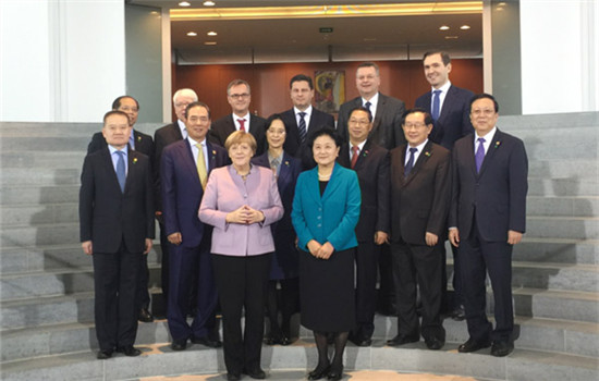 German Chancellor Angela Merkel meets the Chinese delegation before holding talks with Vice-Premier Liu Yandong in Berlin on Friday. (Photo by Fu Jing/chinadaily.com.cn) German Chancellor Angela Merkel meets the Chinese delegation before holding talks with Vice-Premier Liu Yandong in Berlin on Friday. (Photo by Fu Jing/chinadaily.com.cn)