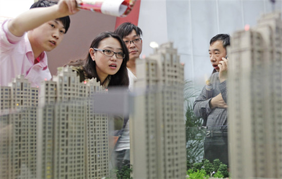 Buyers select apartments at a real estate fair. (Provided To China Daily) Buyers select apartments at a real estate fair. (Provided To China Daily)