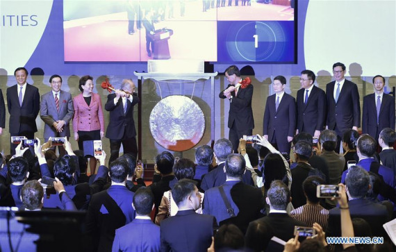 Leung Chun-ying (5th R), chief executive of Hong Kong Special Administrative Region, and Hong Kong Exchanges and Clearing Chairman Chow Chung-kong (4th L) jointly beat the gong to mark the launch of the Shenzhen-Hong Kong Stock Connect, the second link between the inland and Hong Kong bourses, in Hong Kong, south China, Dec. 5, 2016. (Photo: Xinhua/Wang Shen) Leung Chun-ying (5th R), chief executive of Hong Kong Special Administrative Region, and Hong Kong Exchanges and Clearing Chairman Chow Chung-kong (4th L) jointly beat the gong to mark the launch of the Shenzhen-Hong Kong Stock Connect, the second link between the inland and Hong Kong bourses, in Hong Kong, south China, Dec. 5, 2016. (Photo: Xinhua/Wang Shen)