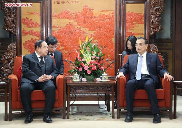 Chinese Premier Li Keqiang (R) meets with Thailand's First Deputy Prime Minister and Defense Minister Prawit Wongsuwan in Beijing, capital of China, Dec. 12, 2016. (Xinhua/Yao Dawei) Chinese Premier Li Keqiang (R) meets with Thailand's First Deputy Prime Minister and Defense Minister Prawit Wongsuwan in Beijing, capital of China, Dec. 12, 2016. (Xinhua/Yao Dawei)