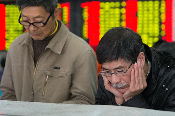 Investors check share prices at a brokerage in Nanjing, Jiangsu province, Dec 12, 2016. (Photo/China Daily) Investors check share prices at a brokerage in Nanjing, Jiangsu province, Dec 12, 2016. (Photo/China Daily)