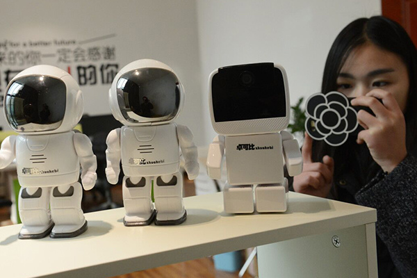 A visitor is attracted by the caretaker robots presented by a Chinese technology company in Zhengzhou, Henan province. (Photo/China Daily) A visitor is attracted by the caretaker robots presented by a Chinese technology company in Zhengzhou, Henan province. (Photo/China Daily)