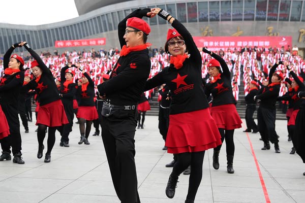 Dancers perform at the opening ceremony of a national square dancing event in Handan, Hebei province. (Photo by Hao Qunying/For China Daily) Dancers perform at the opening ceremony of a national square dancing event in Handan, Hebei province. (Photo by Hao Qunying/For China Daily)