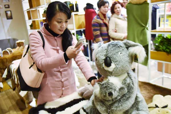 A woman chooses toys from Australia in Hangzhou, Zhejiang province. (Photo by Long Wei/For China Daily) A woman chooses toys from Australia in Hangzhou, Zhejiang province. (Photo by Long Wei/For China Daily)