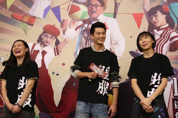 The cast of Beijing Fun Age Entertainment Co Ltd's second comedy movie meets with the audience at Tongji University in Shanghai after the showing of the movie. (Photo provided to China Daily) The cast of Beijing Fun Age Entertainment Co Ltd's second comedy movie meets with the audience at Tongji University in Shanghai after the showing of the movie. (Photo provided to China Daily)