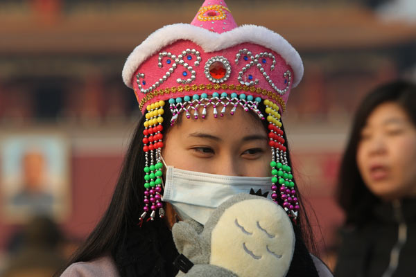 A tourist visits Tian'anmen Square in Beijing during the 2017 New Year holiday. (Photo provided to China Daily) A tourist visits Tian'anmen Square in Beijing during the 2017 New Year holiday. (Photo provided to China Daily)