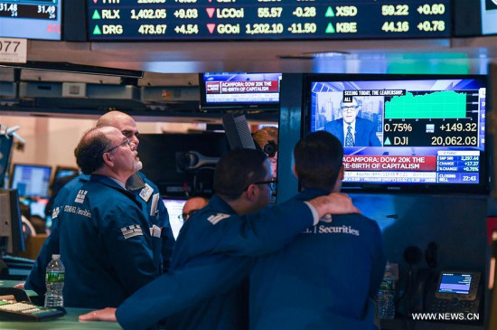 Traders work at the trading floor of the New York Stock Exchange in New York, the United States, on Jan. 25, 2017. (Xinhua/Li Rui) Traders work at the trading floor of the New York Stock Exchange in New York, the United States, on Jan. 25, 2017. (Xinhua/Li Rui)