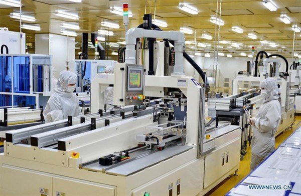 Workers work in a factory of Jinglong Industry and Commerce Group in Xingtai, north China's Hebei Province, Jan. 25, 2017. China's manufacturing purchasing managers' index (PMI) came in at 51.3 in January, 0.1 percentage points lower than that recorded in December, according to data released Wednesday by the National Bureau of Statistics (NBS). (Xinhua/Mu Yu) Workers work in a factory of Jinglong Industry and Commerce Group in Xingtai, north China's Hebei Province, Jan. 25, 2017. China's manufacturing purchasing managers' index (PMI) came in at 51.3 in January, 0.1 percentage points lower than that recorded in December, according to data released Wednesday by the National Bureau of Statistics (NBS). (Xinhua/Mu Yu)