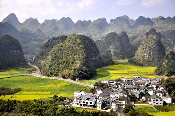 Wanfeng Forest, a signature scenic spot in Xingyi city, Guizhou province, Feb. 6, 2017. (Photo/Xinhua) Wanfeng Forest, a signature scenic spot in Xingyi city, Guizhou province, Feb. 6, 2017. (Photo/Xinhua)