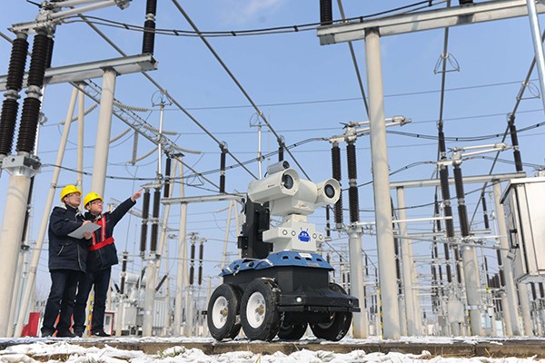 A robot helps check power transmission facilities in Quanjiao county, Anhui province. (Photo/China Daily) A robot helps check power transmission facilities in Quanjiao county, Anhui province. (Photo/China Daily)