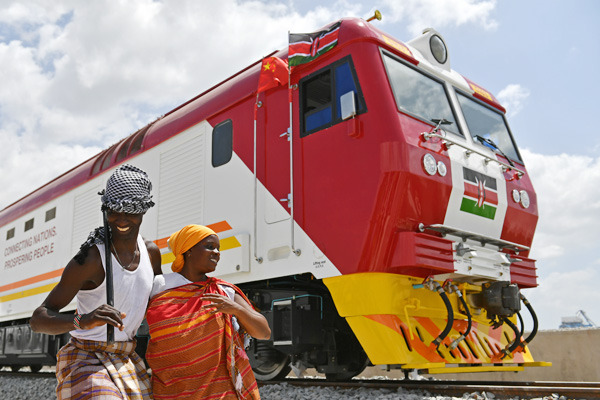 Locals stand beside a China-made locomotive at Port Reitz in Mombasa, Kenya. (Photo/Xinhua) Locals stand beside a China-made locomotive at Port Reitz in Mombasa, Kenya. (Photo/Xinhua)