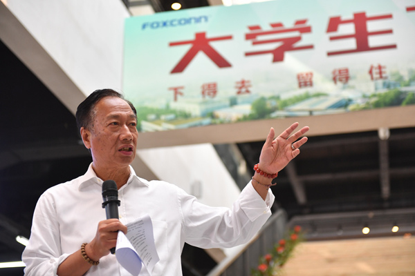Terry Gou, CEO and chairman of Foxconn Technology Group, speaks at the opening ceremony of a R&D center in Shenzhen, Guangdong province, on Monday. CHEN WEN / CHINA NEWS SERVICE Terry Gou, CEO and chairman of Foxconn Technology Group, speaks at the opening ceremony of a R&D center in Shenzhen, Guangdong province, on Monday. CHEN WEN / CHINA NEWS SERVICE