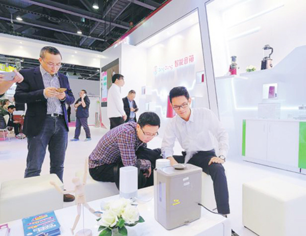 A humidifier connected to, and controlled by, Dingdong smart speaker at a fair in Guangzhou. (Photo provided to China Daily) A humidifier connected to, and controlled by, Dingdong smart speaker at a fair in Guangzhou. (Photo provided to China Daily)