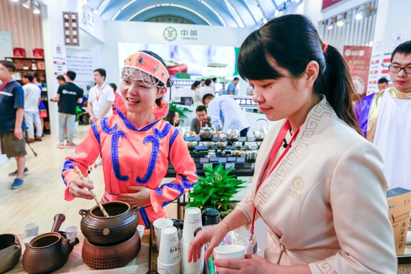 COFCO's stand at a tea exhibition in Beijing. ZHAN MIN / FOR CHINA DAILY COFCO's stand at a tea exhibition in Beijing. ZHAN MIN / FOR CHINA DAILY