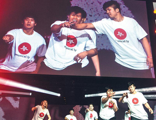 Musers (users of Musical.ly) perform at a show to mark Local Video Day in Berlin in August 2016. (Photo provided to China Daily) Musers (users of Musical.ly) perform at a show to mark Local Video Day in Berlin in August 2016. (Photo provided to China Daily)