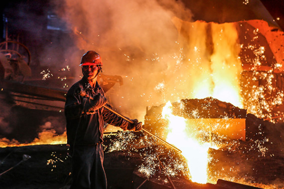 A worker at the production line of a State-owned steel plant in Lianyungang, Jiangsu province. (Photo/China Daily) A worker at the production line of a State-owned steel plant in Lianyungang, Jiangsu province. (Photo/China Daily)