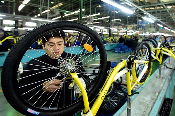 A worker adjusts the parts of an ofo bicycle in a production plant of Flying Pigeon Cycle Development Co Ltd in Tianjin. The bicycle manufacturer has entered a partnership with the bike-sharing startup. (Photo/Xinhua) A worker adjusts the parts of an ofo bicycle in a production plant of Flying Pigeon Cycle Development Co Ltd in Tianjin. The bicycle manufacturer has entered a partnership with the bike-sharing startup. (Photo/Xinhua)
